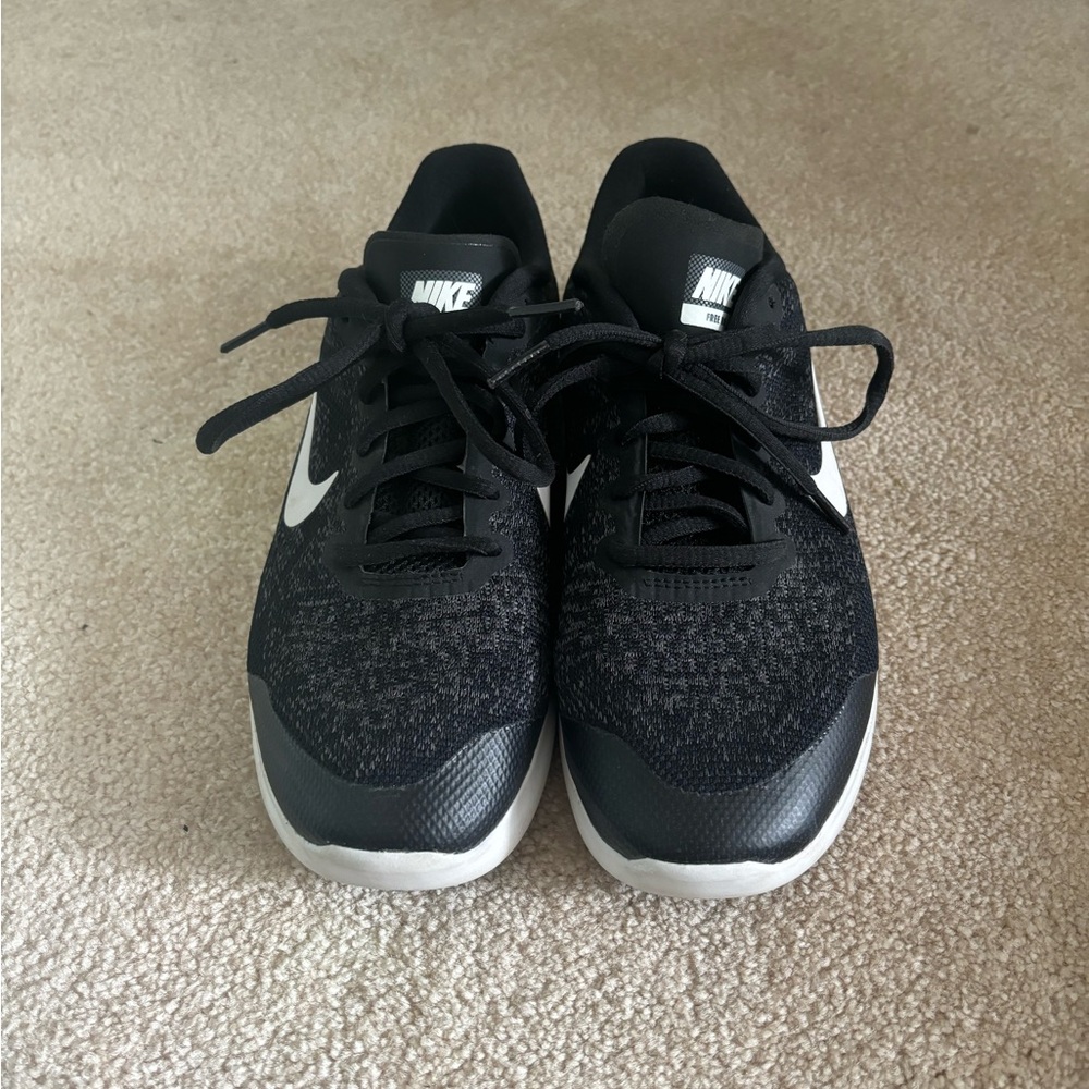 Black Nike Free Running Shoes